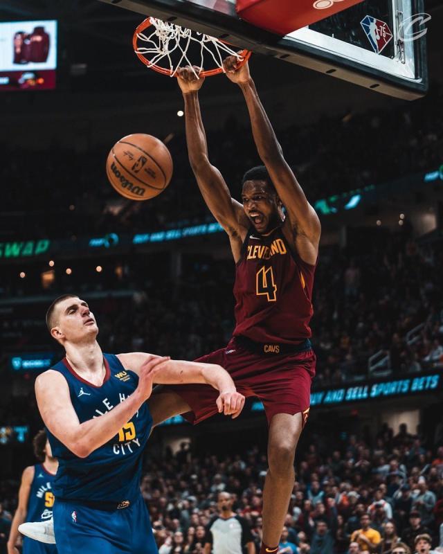 kaiyun sports-最佳新秀！加时打爆约基奇 莫布利捍卫骑士禁区